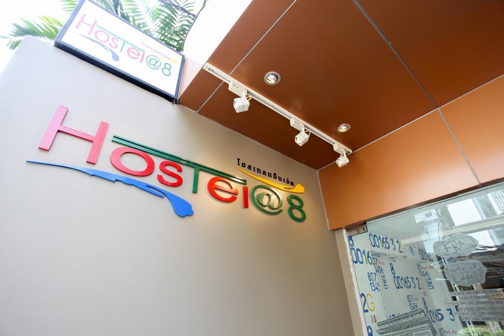 Hostel 8 Sukhumvit Soi 8 Banguecoque Exterior foto