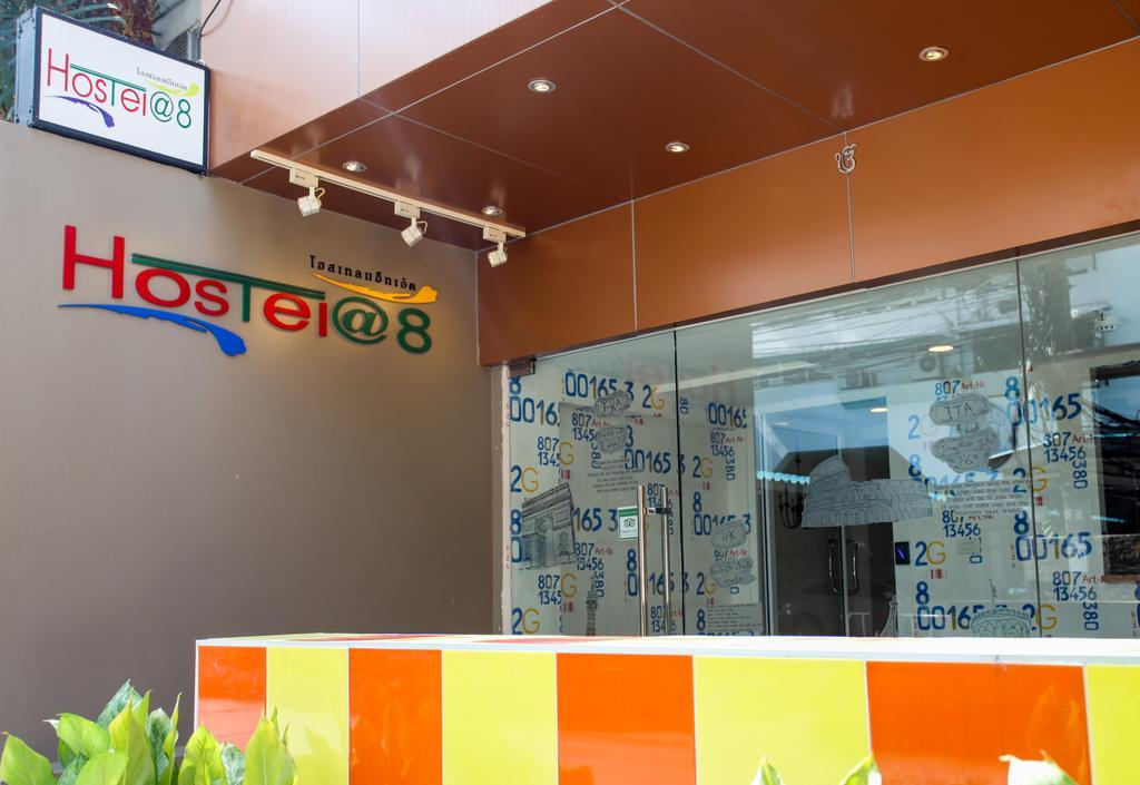 Hostel 8 Sukhumvit Soi 8 Banguecoque Exterior foto